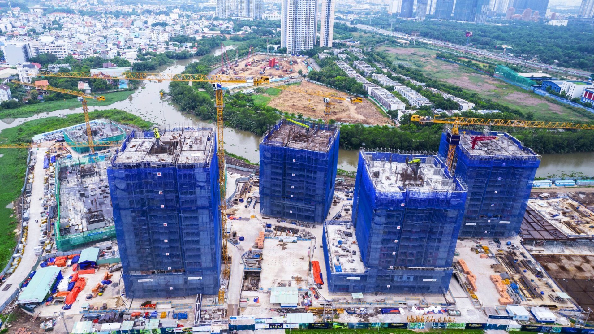 Công trường dự án The Privé tháng 6/2026, các tháp 5 - 8 đã vượt 12 tầng
