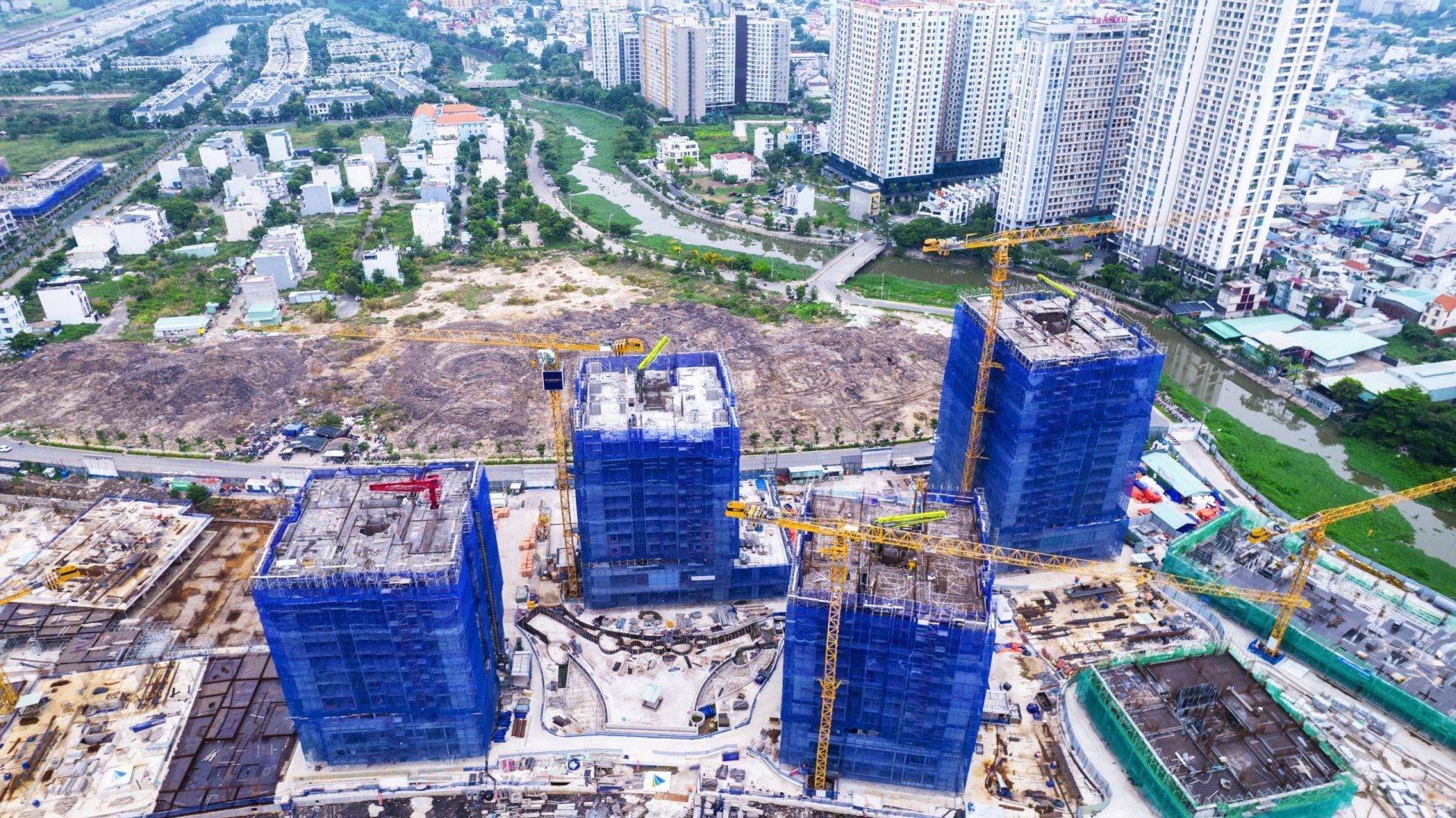 Khu vực giai đoạn 2 (tháp 9 - 12) dự án The Privé thi công phần thân, tháng 6/2026